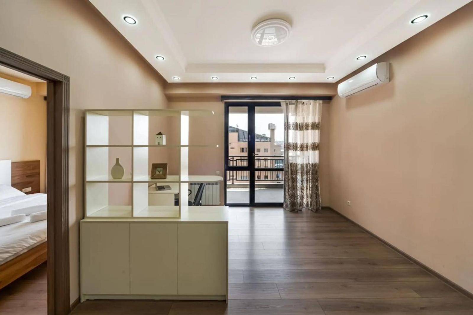 Fantastic Apartments Near Republic Square, Perfect Location, Mystreet Company Ереван Екстериор снимка