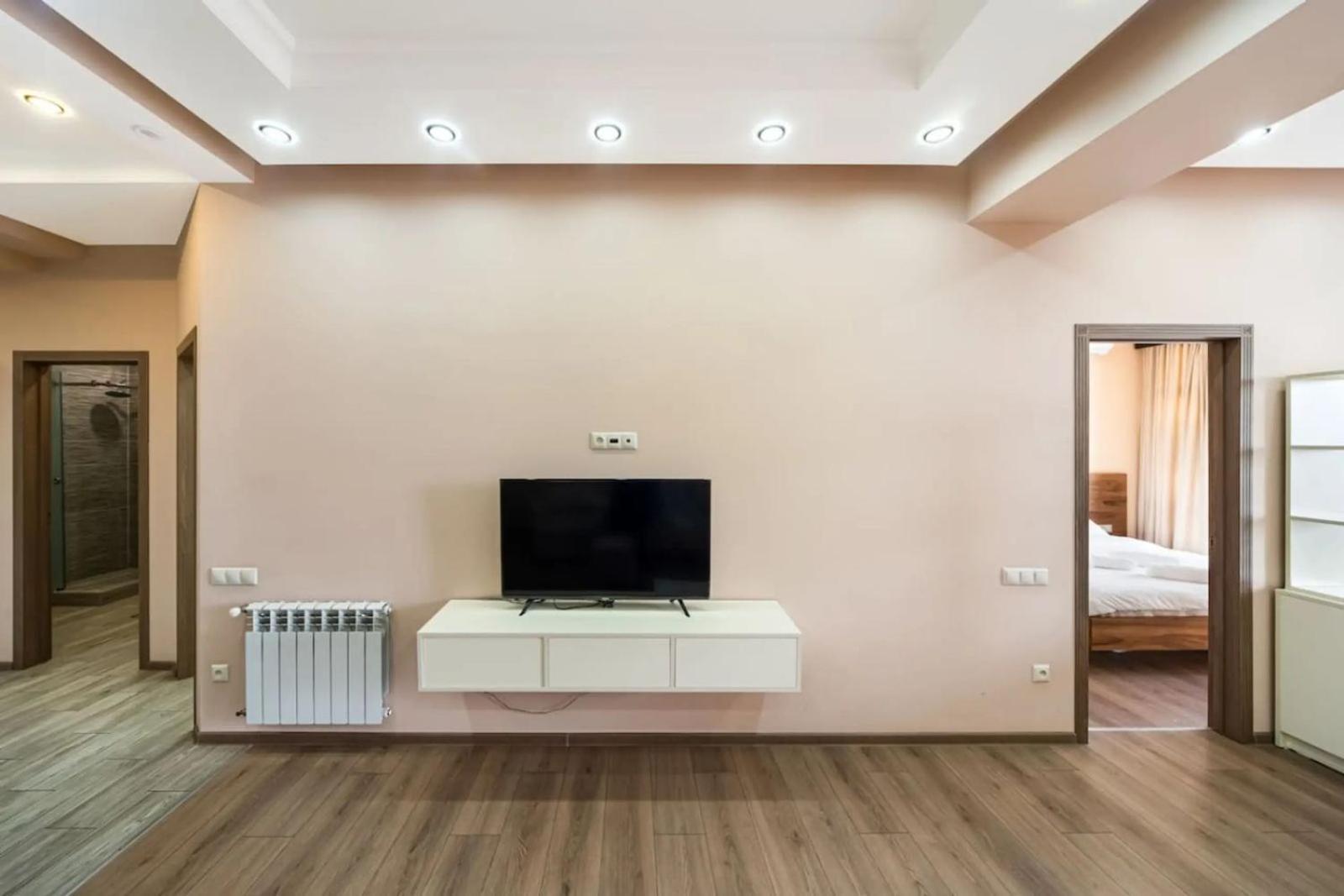 Fantastic Apartments Near Republic Square, Perfect Location, Mystreet Company Ереван Екстериор снимка