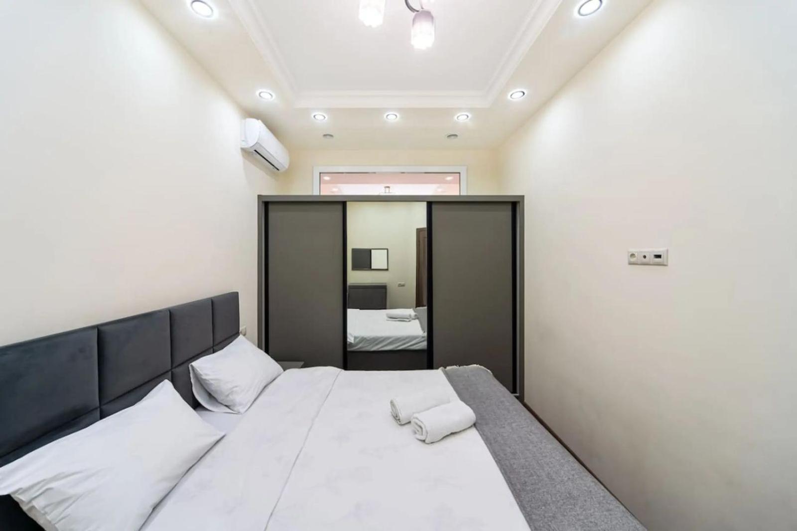Fantastic Apartments Near Republic Square, Perfect Location, Mystreet Company Ереван Екстериор снимка