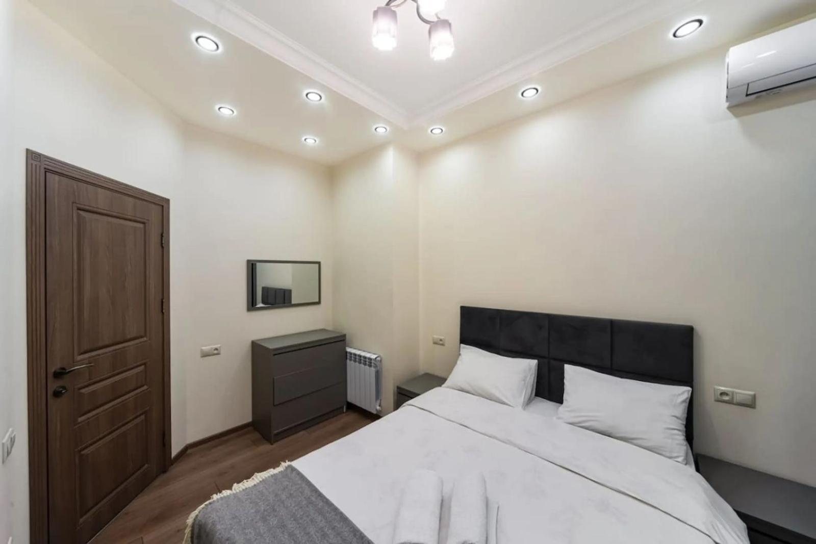 Fantastic Apartments Near Republic Square, Perfect Location, Mystreet Company Ереван Екстериор снимка
